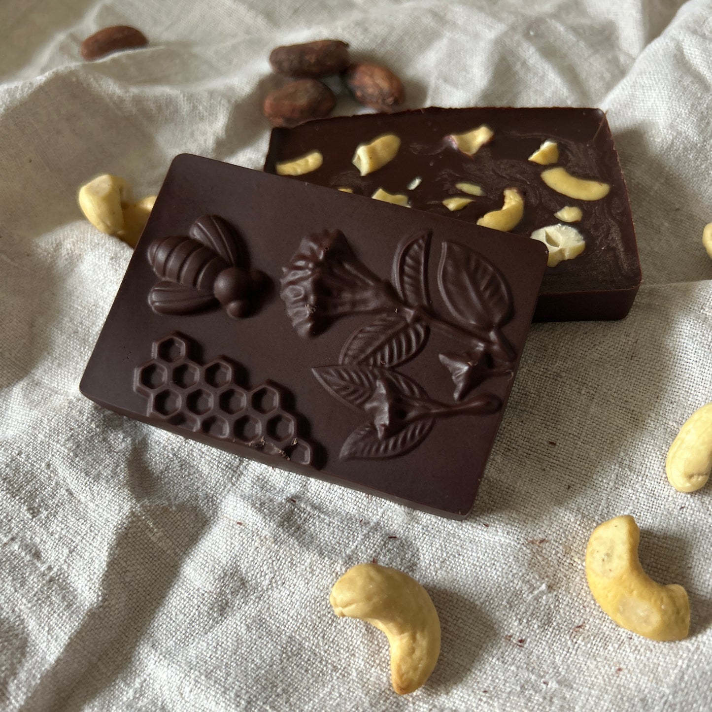Honigschokolade | 70% Kakao | geröstete & gesalzene Cashews